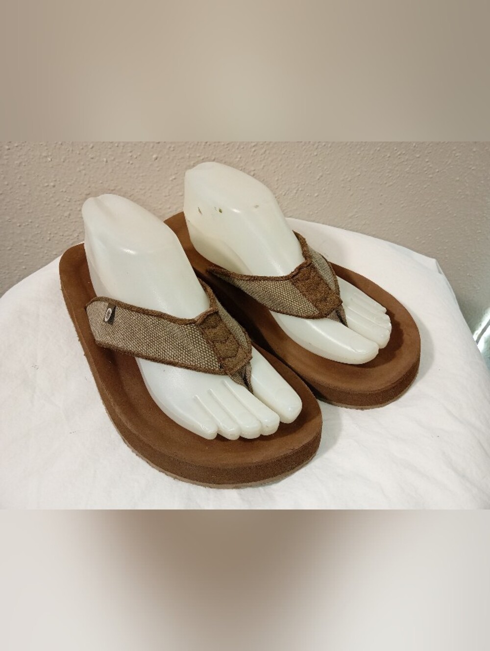 Men's Minnetonka Brown Fabric Flip Flop Sandals sz 9